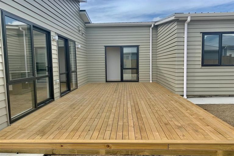 Photo of property in 16 Holcroft Street, Papakura, 2110