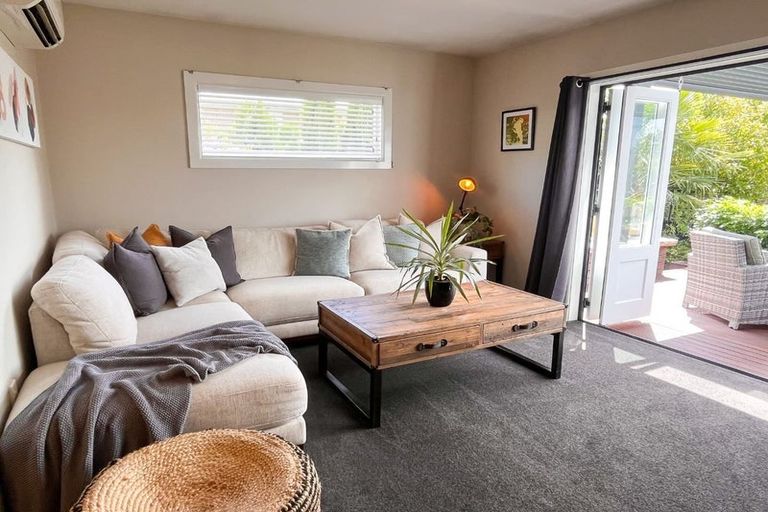 Photo of property in 2 Roscoe Street, Saint Martins, Christchurch, 8022