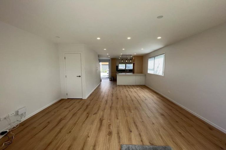 Photo of property in 2/28 Croydon Road, New Lynn, Auckland, 0600