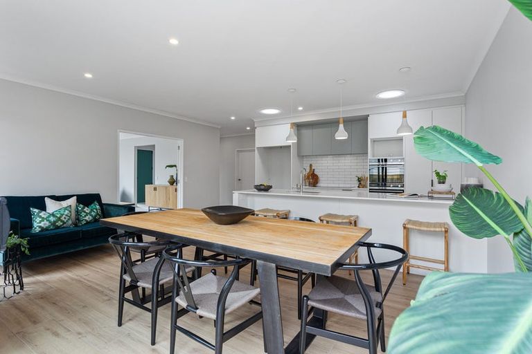 Photo of property in 11 Taikura Avenue, Red Beach, 0932