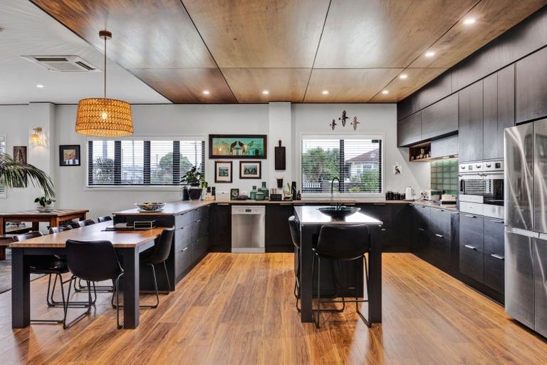 Photo of property in Headlands Opunake, 32 Fox Street, Opunake, 4616