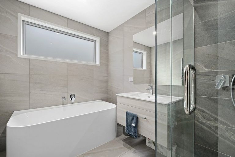 Photo of property in 4 Huxley Place, Lake Hayes, Queenstown, 9304