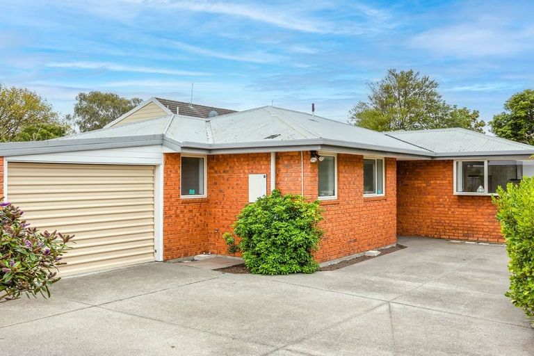 Photo of property in 118 Aorangi Road, Bryndwr, Christchurch, 8053