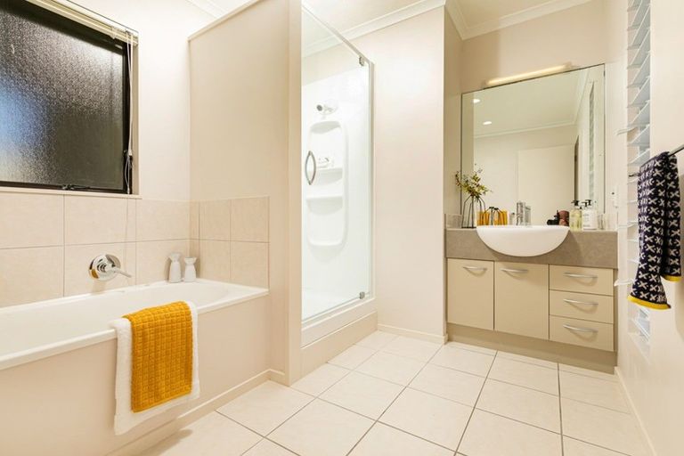 Photo of property in 1/10a Toroa Street, Torbay, Auckland, 0630