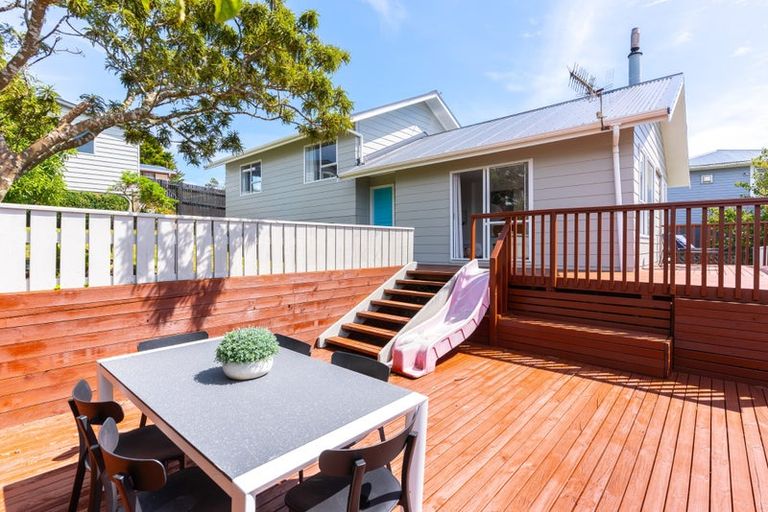 Photo of property in 8 Fitzpatrick Street, Newlands, Wellington, 6037