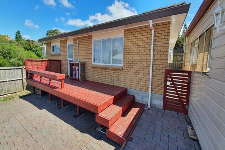 Photo of property in 11 Kearney Place, Massey, Auckland, 0614