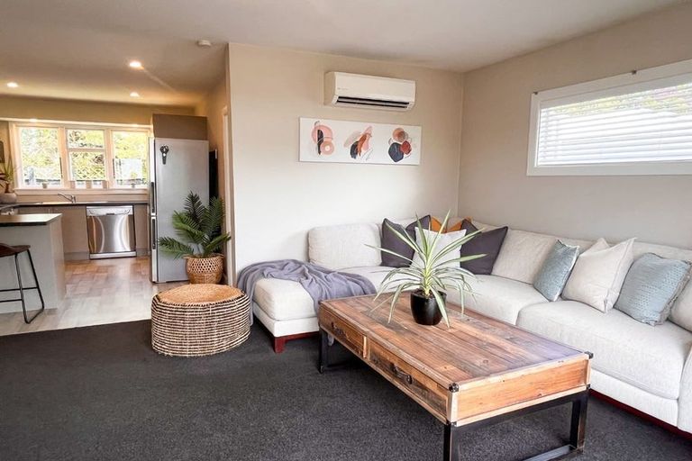 Photo of property in 2 Roscoe Street, Saint Martins, Christchurch, 8022