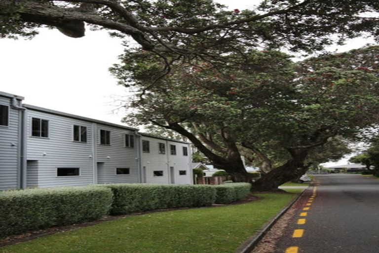 Photo of property in The Strand, 5/16 Ronald Street, Strandon, New Plymouth, 4312