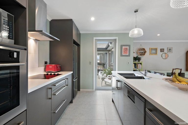 Photo of property in 4 Ian Gordon Lane, Orewa, 0931