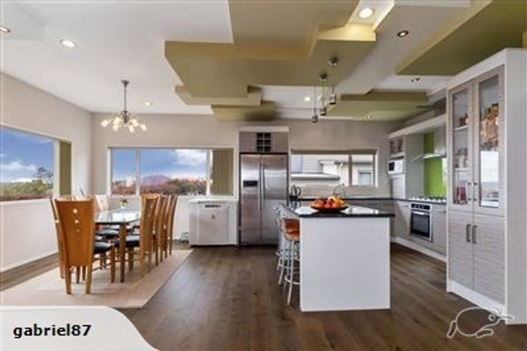 Photo of property in 12 Oak Terrace, Schnapper Rock, Auckland, 0632