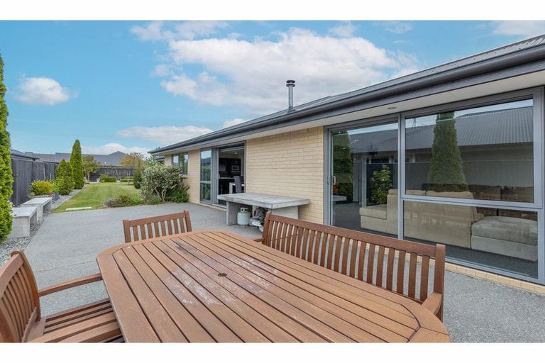 Photo of property in 16 Huntingdon Drive, Rangiora, 7400