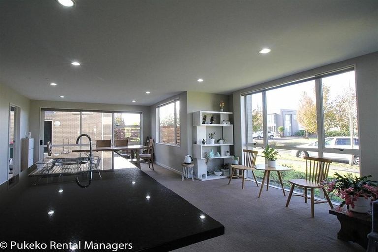 Photo of property in 28 Kuaka Drive, Takanini, 2112