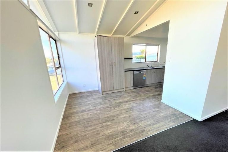 Photo of property in 19 Crompton Road, Massey, Auckland, 0614