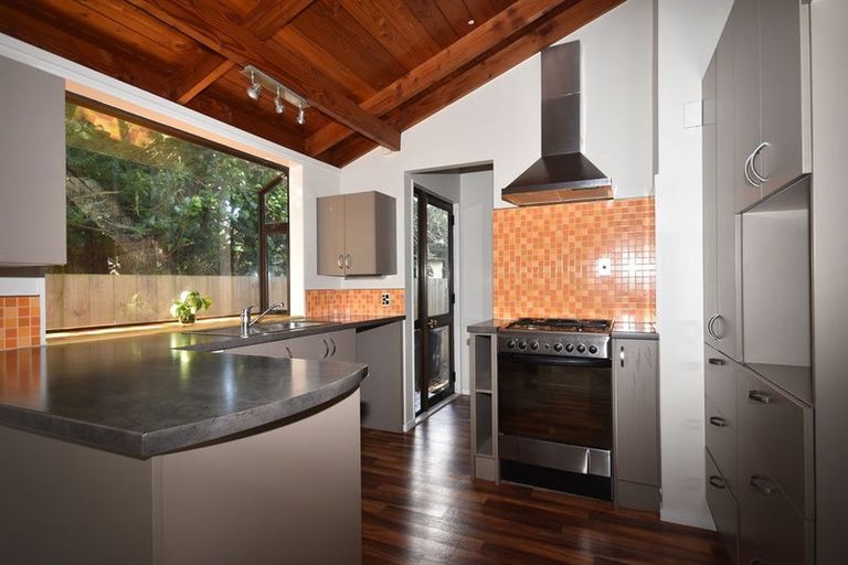 Photo of property in 4 Glen Close, Glen Eden, Auckland, 0602