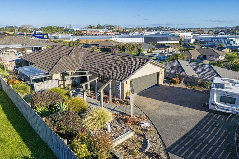 Photo of property in 16 Seamount Drive, Red Beach, 0932