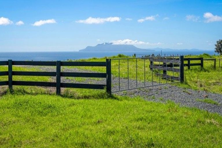 Photo of property in 98 Cape Rodney Road, Leigh, 0985