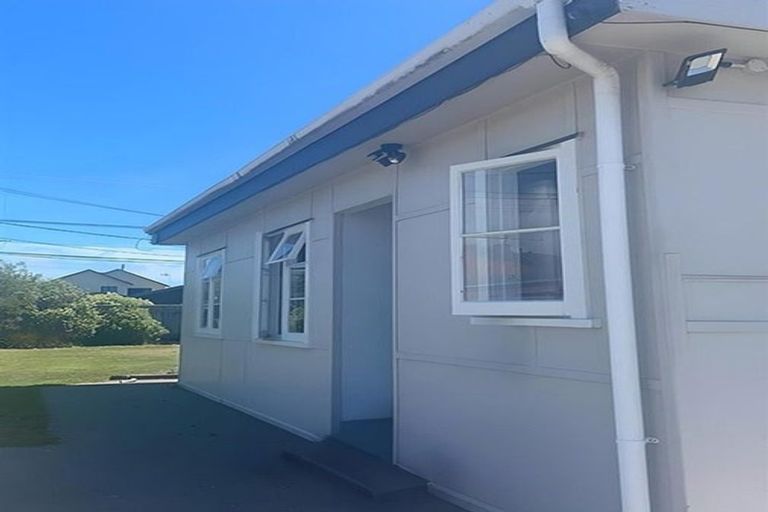 Photo of property in 43 Martin Road, Paraparaumu Beach, Paraparaumu, 5032