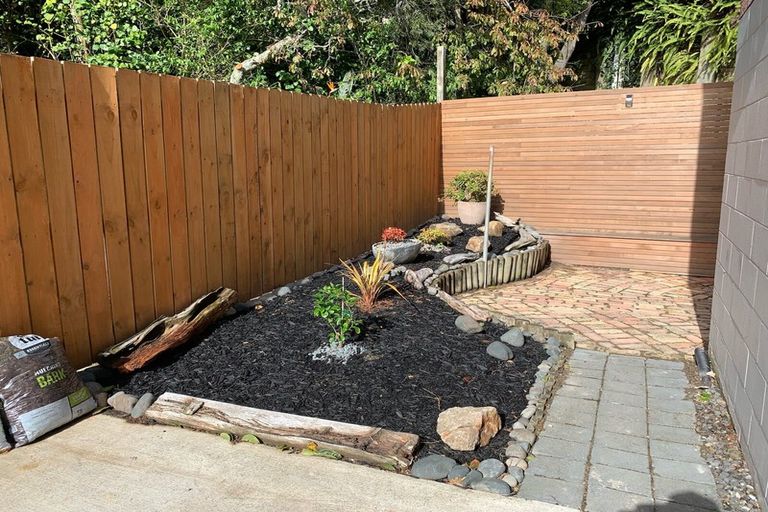 Photo of property in 1/18 Glenwood Avenue, Birkenhead, Auckland, 0626