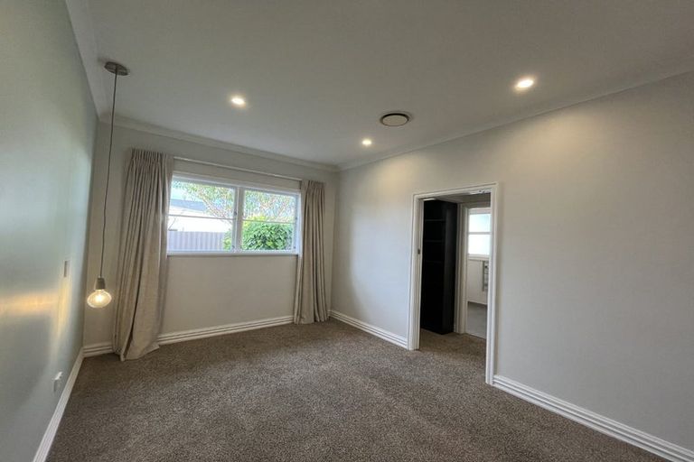 Photo of property in 54 Waiwaka Terrace, Strandon, New Plymouth, 4312