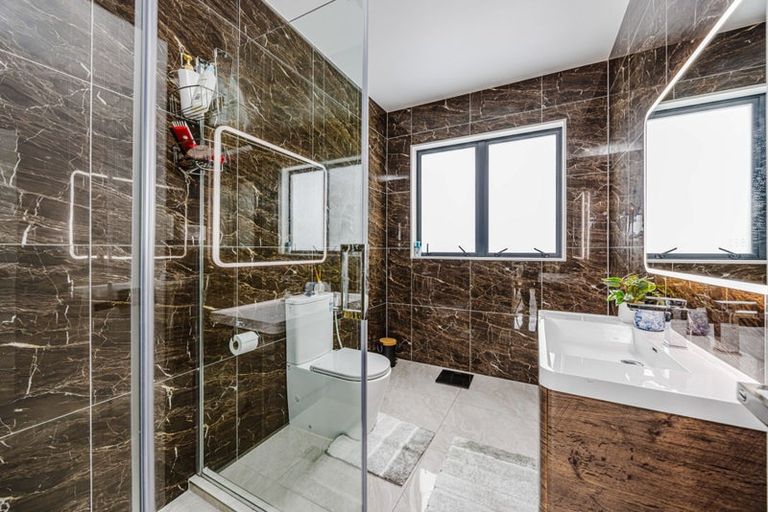 Photo of property in 12 Millfield Lane, Papakura, 2110
