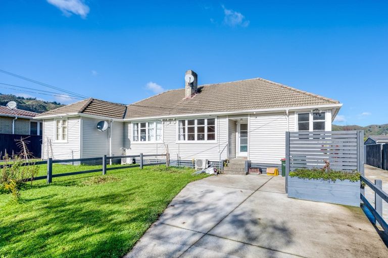 Photo of property in 4a Langford Street, Naenae, Lower Hutt, 5011