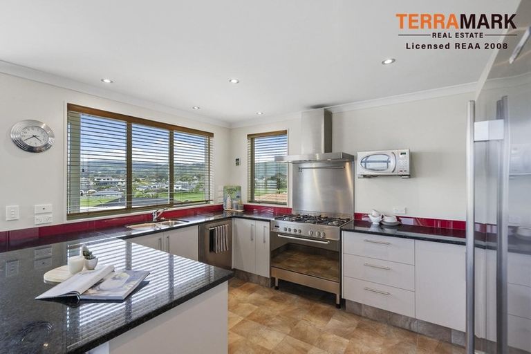 Photo of property in 2 Metzenthin Close, Raumati South, Paraparaumu, 5032