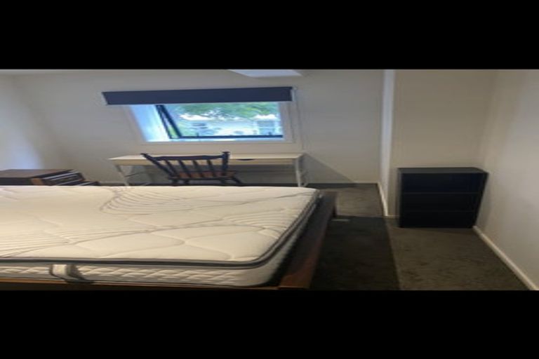 Photo of property in 98 Wadestown Road, Wadestown, Wellington, 6012