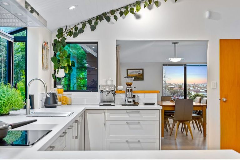 Photo of property in 43 Braemar Road, Rothesay Bay, Auckland, 0630