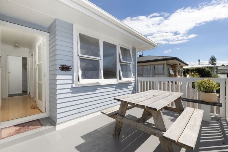 Photo of property in 4b Lynwood Place, Brookfield, Tauranga, 3110