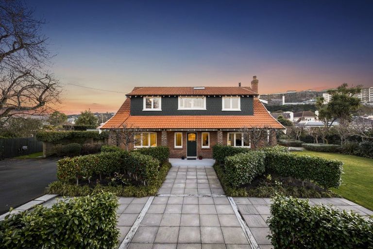 Photo of property in 370 Bay View Road, Saint Clair, Dunedin, 9012