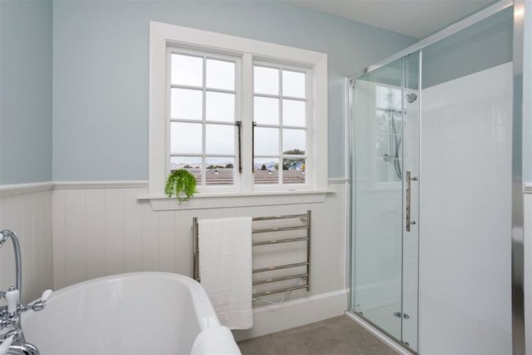 Photo of property in 32 Hawkesbury Avenue, St Albans, Christchurch, 8014