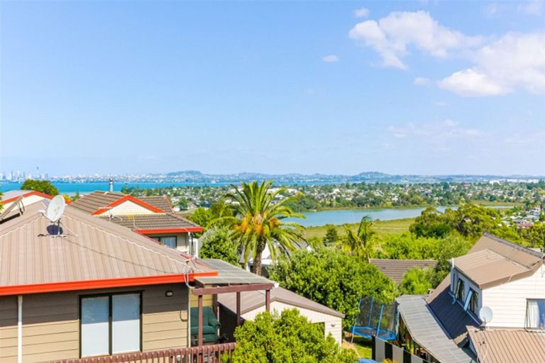 Photo of property in 22a Van Dyke Place, West Harbour, Auckland, 0618