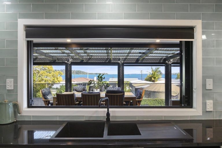 Photo of property in 10 Cottonwood Place, Kawakawa Bay, Papakura, 2585