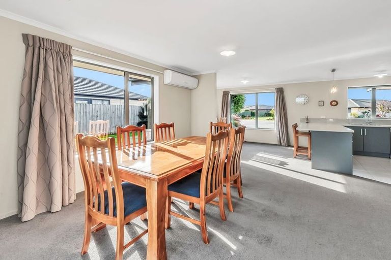 Photo of property in 16 Stanwood Grove, Darfield, 7510