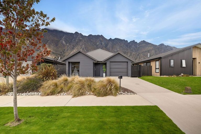 Photo of property in 41 Howden Drive, Jacks Point, 9371