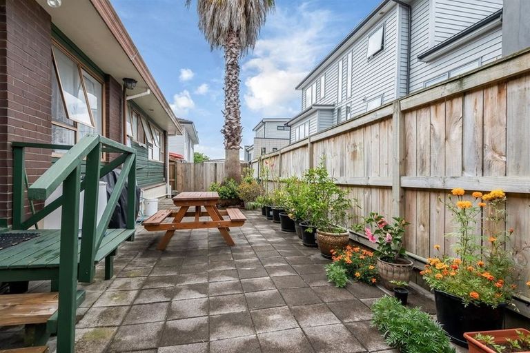 Photo of property in 2/140 Bucklands Beach Road, Bucklands Beach, Auckland, 2012