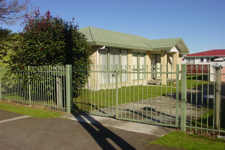 Photo of property in 2 Thomas Road, Mangere, Auckland, 2022