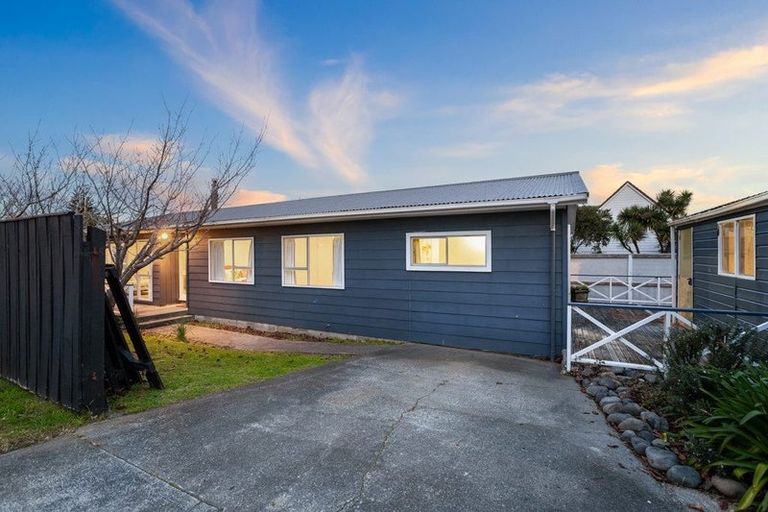 Photo of property in 2 Pascoe Avenue, Paremata, Porirua, 5026
