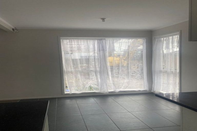 Photo of property in 2 Adel Place, Weymouth, Auckland, 2103