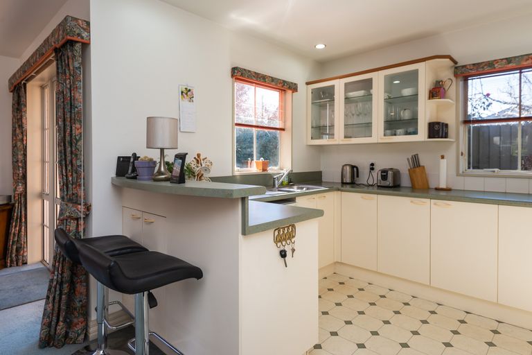 Photo of property in 2/61 Hawkesbury Avenue, St Albans, Christchurch, 8014