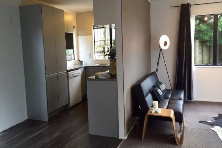 Photo of property in 2/2 Valecrest Place, Bayview, Auckland, 0629