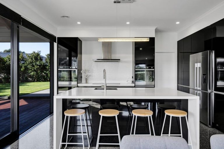 Photo of property in 6 Pebble Beach Court, Waiwhakaiho, New Plymouth, 4312