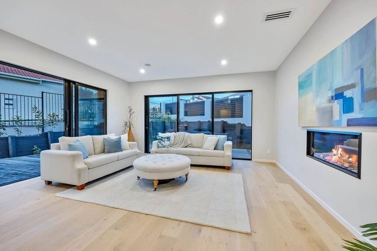 Photo of property in 47a Takutai Avenue, Half Moon Bay, Auckland, 2012