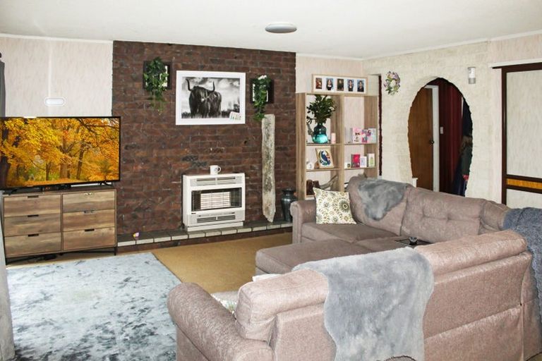 Photo of property in 43 Geraldine Crescent, Cloverlea, Palmerston North, 4412