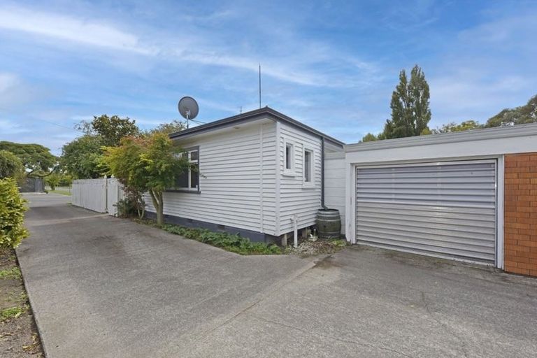 Photo of property in 42 Nortons Road, Avonhead, Christchurch, 8042