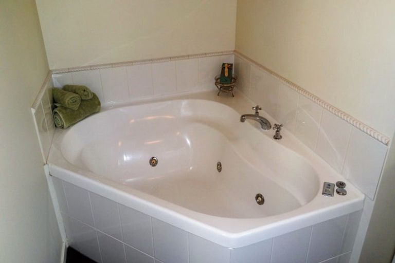 Photo of property in 5 John Morel Place, Parklands, Christchurch, 8083