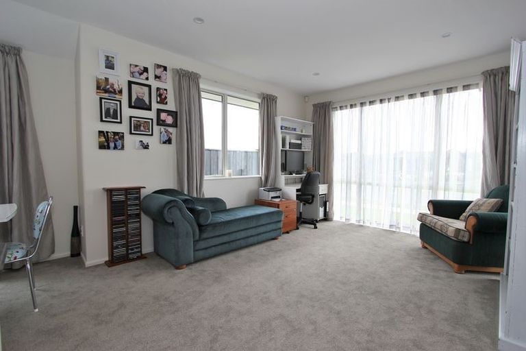 Photo of property in 38 Lansdowne Way, Rolleston, 7615