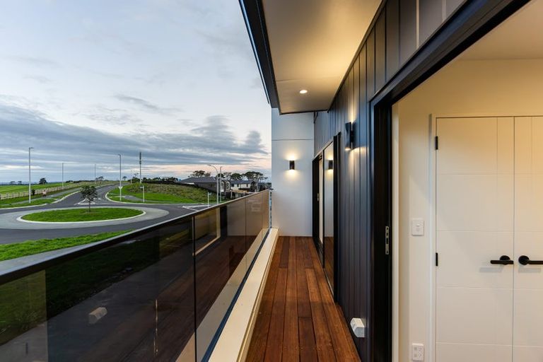 Photo of property in 218 Vaughans Road, Long Bay, Auckland, 0792