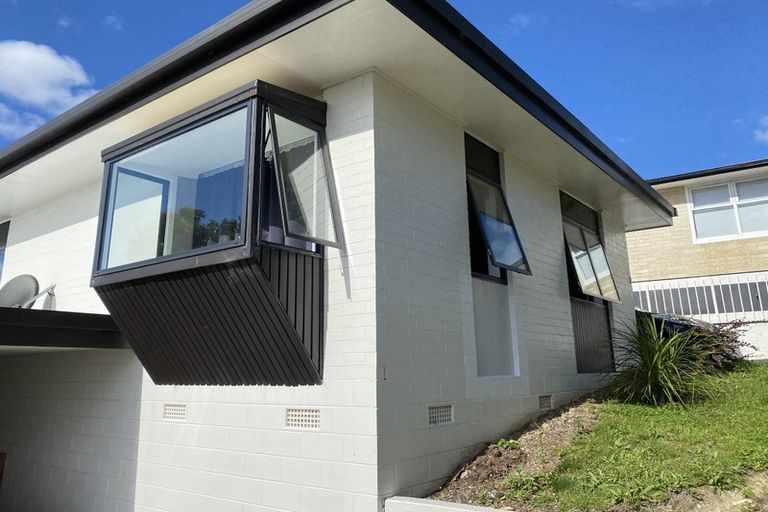 Photo of property in 2/10 Coroglen Avenue, Birkenhead, Auckland, 0626