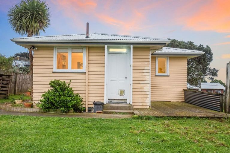 Photo of property in 67 Pikarere Street, Titahi Bay, Porirua, 5022